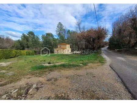 terrain de 1 800 m² à callian