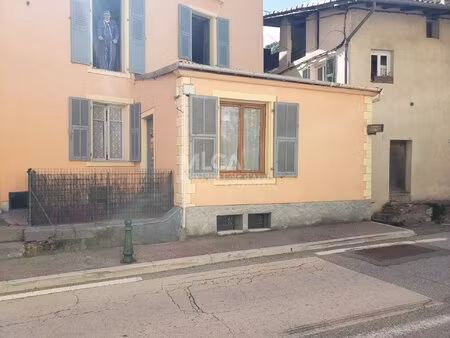 appartement de 3 pieces renove centre village