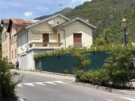village belle maison individuelle a renover