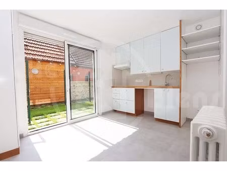 jouy-en-josas : studio en parfait état avec jardin privatif