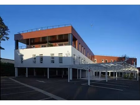 location bureau le haillan 897 m²