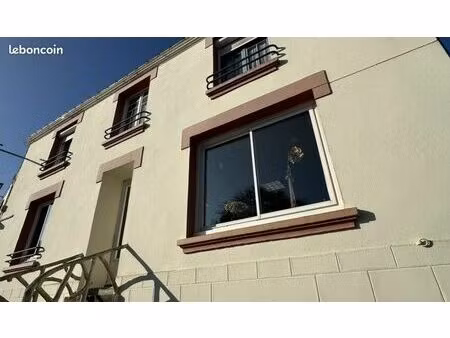 immeuble 13 pièces 1 200 m²