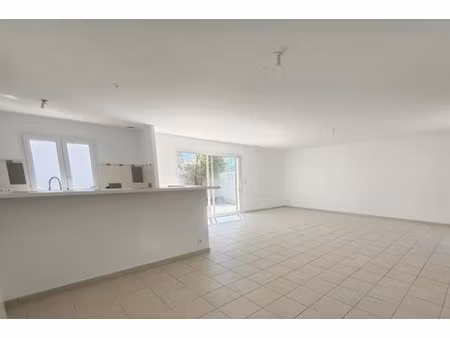 maison de plein pied 117 m2 - sans vis à vis - grande pièce de vie - 3 chambres - piscinab