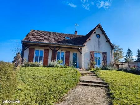 pavillon sur sous-sol semi-enterré