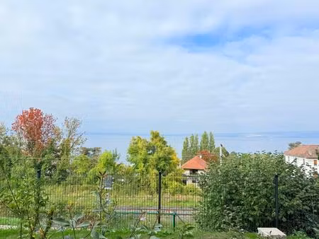 superbe appartement t4 avec jardin et très belle vue lac