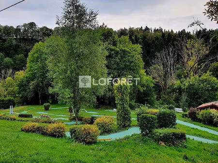 local commercial près de maiche à vendre