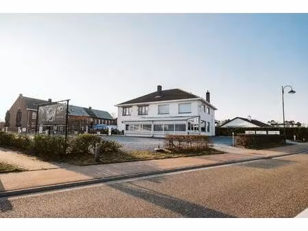 commercieel te koop in hamont-achel met 2 slaapkamers