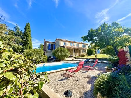 coquette villa individuelle sur 1200 m2 de terrain avec piscine