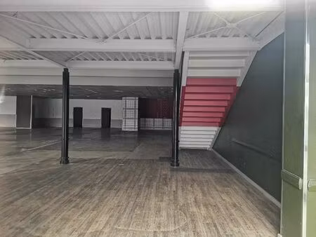 grand local commercial axe routier