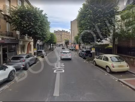 murs occupés magasin esthétique 2000 nails clamart