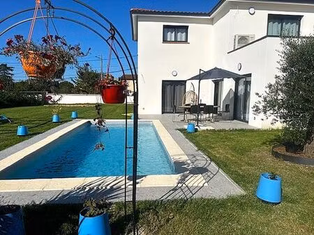 maison de luxe 4 chambres en vente à saint-hilaire-de-lusignan  nouvelle-aquitaine