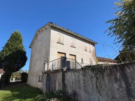 maison de ville au centre de monsempron libos