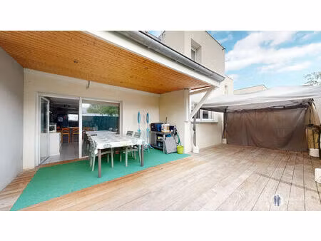 maison de 2010 avec jardin et garage