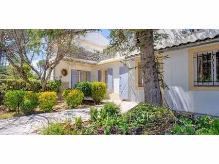 maison avec piscine et jardin gréoux-les-bains (04)