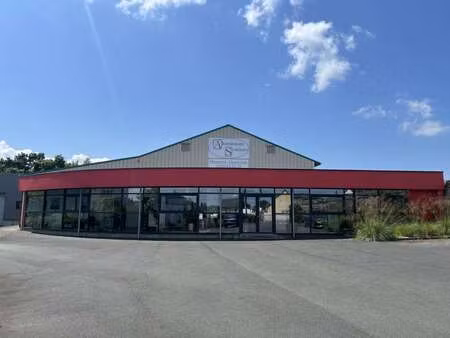 vente bureaux et commerces à guingamp (22200) : à vendre / 1560m² guingamp