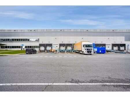 location local commercial