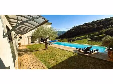 maison contemporaine avec piscine et jardin saint-fortunat-sur-eyrieux (07)