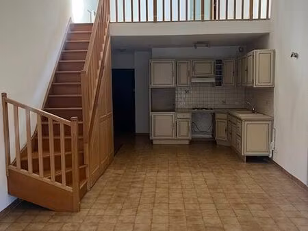 loue duplex en plein centre de saint-ambroix