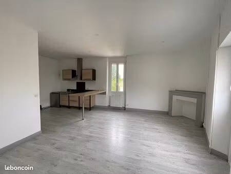 studio à louer centre ville de vic-en-bigorre