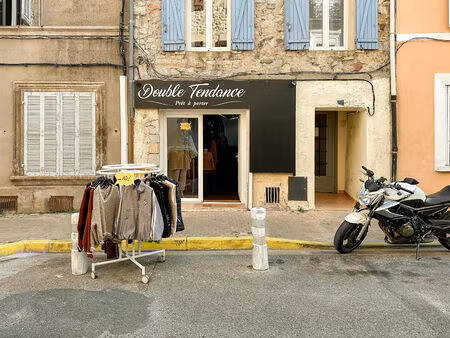 murs commerciaux - dans le centre du village de pignans