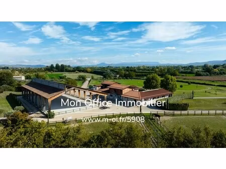 maison de luxe à vendre à villelaure