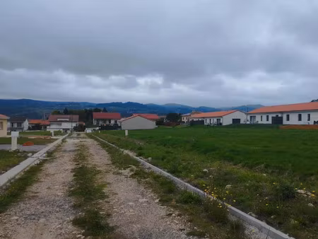 vente terrain 550 m² à ambert (63600)  33 000 €