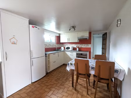 appartement meublé en rez-de-jardin dans maison divisée