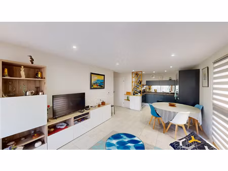 exclusivite : très bel appartement t3 en rdc avec grande ter