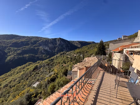 bouyon : maison de village avec terrasse exposée sud