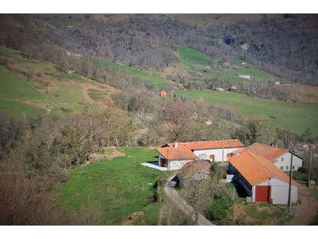 ancienne bergerie rénovée et transformée en habitation sur u