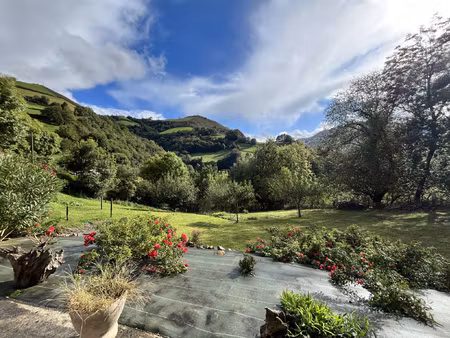 ancienne bergerie transformée en habitation avec terrain
