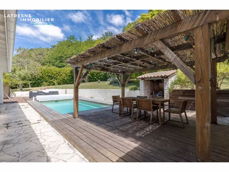 maison dans un écrin de verdure