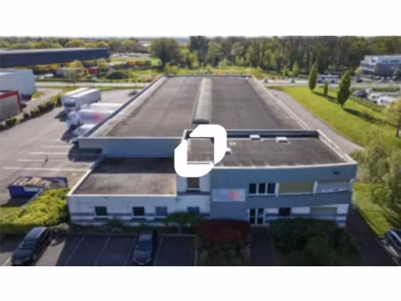 a vendre  batiment independant type messagerie