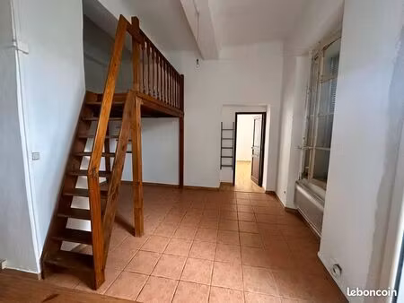 t2-bis avec mezzanine à louer – centre de salernes