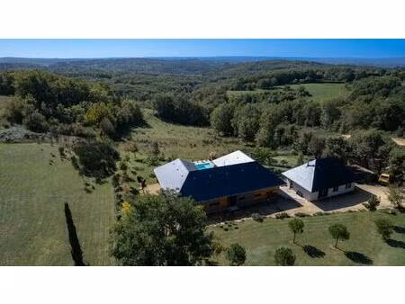 exclusivite - remarquable propriété de charme avec vue imprenable sur 2ha72 avec piscine