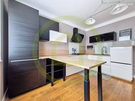 maison 8 pièces 211 m²