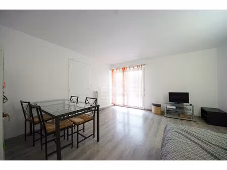 grand studio de 40 m2 vendu loué