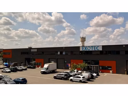 superbe environnement pour cette cellule de 599m2