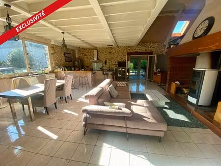 maison en pierre rénovée avec un esprit loft à malemort