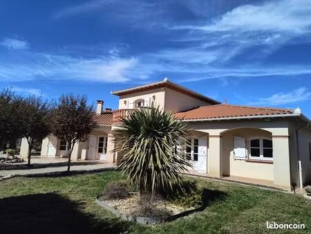 maison 5 pièces 196 m²