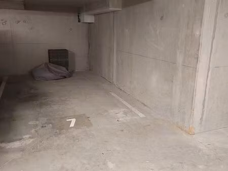 loue place de parking couverte