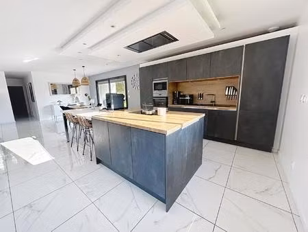 belle maison de 149 m2  trois chambres dont une suite parentale