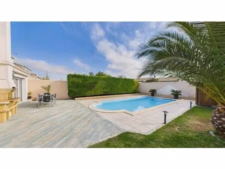 maison familiale avec piscine  spa et trois garages – aytré secteur cottes mailles