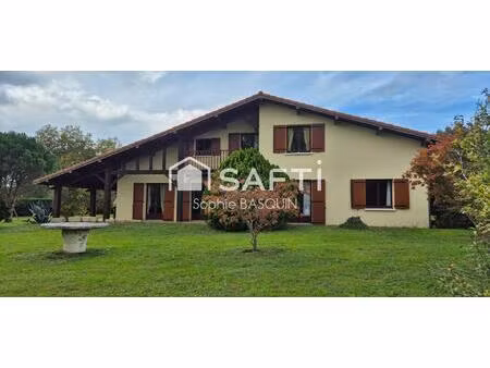 maison familiale  volumes et terrain généreux!