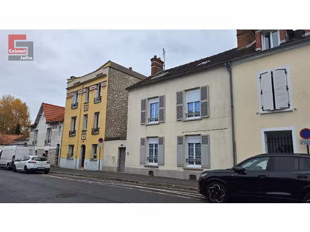 3p fontainebleau dans immeuble ancien - proche centre ville