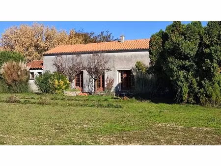 maison en pierres avec dépendances aménageables