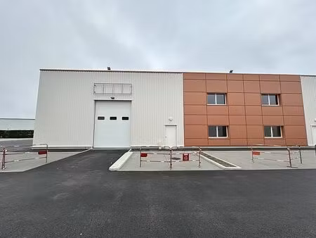 location local d'activités chassieu 2 110 m²