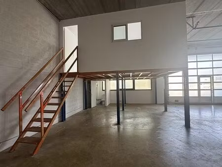 vente/location local d'activités villejust 106 m²