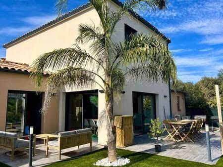 coup de cœur pour cette adorable villa individuelle récente de 2023.