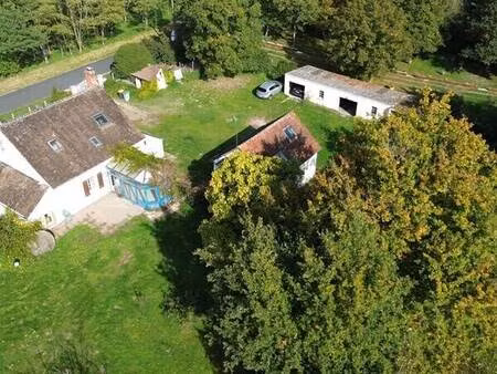 ensemble de 337 m² (hab + gîte + dép) sur 10800m² de terrain.